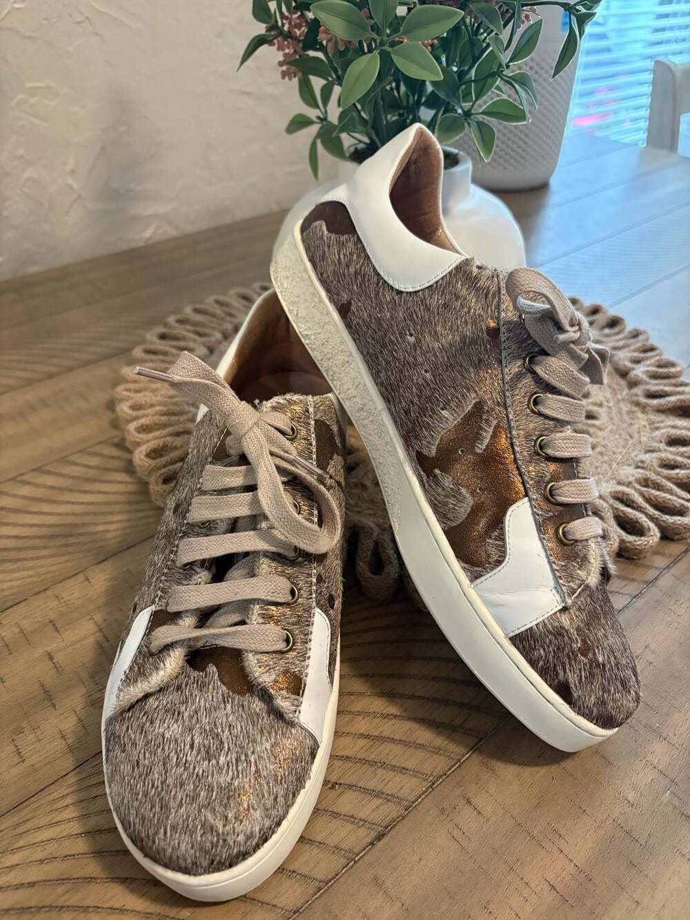 Chocolat Blu Nori Calf Hair & Leather Star women’s size 40 Sneakers- (17)